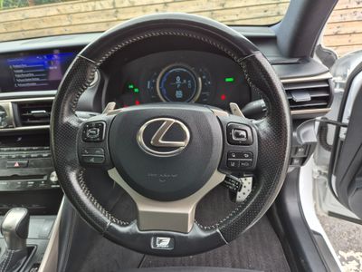 2017 Lexus IS 300h