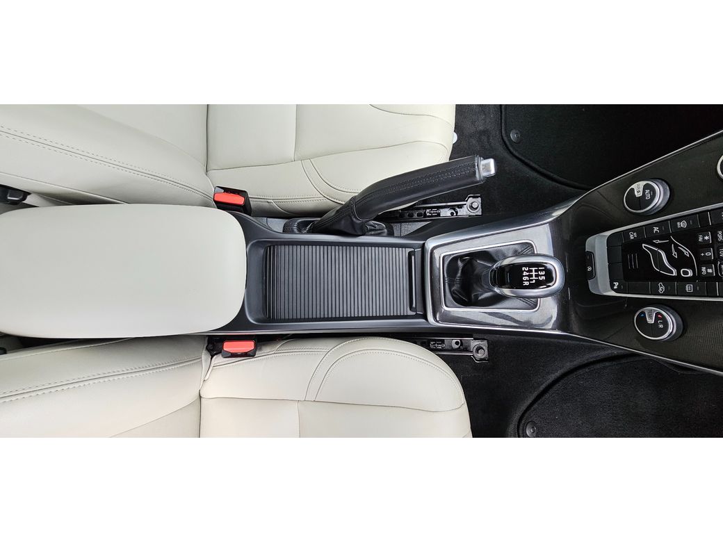2017 Volvo V40