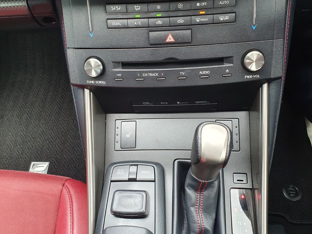 2016 Lexus IS 300h