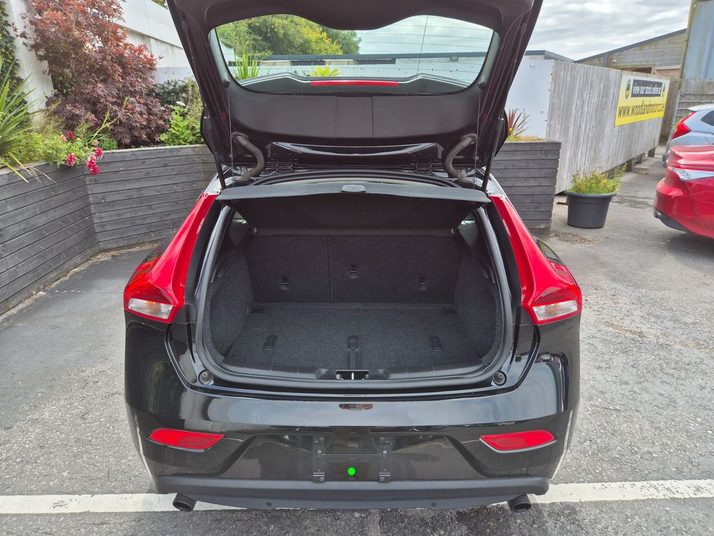 2018 Volvo V40