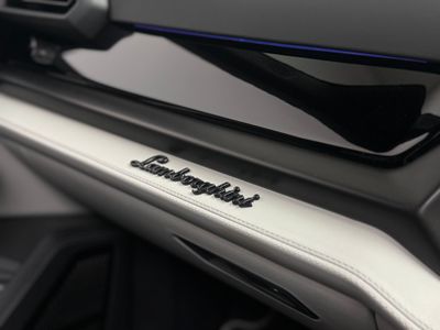 2025 Lamborghini Urus