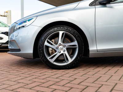2017 Volvo V40
