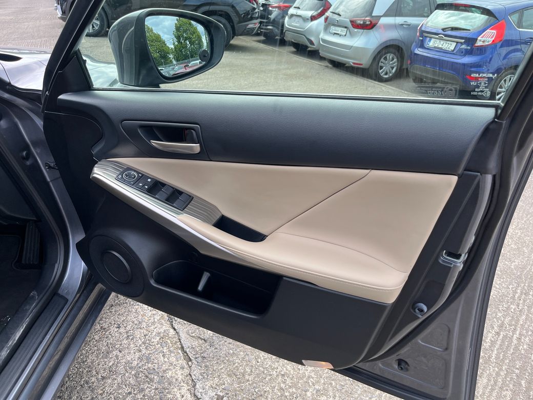 2019 Lexus IS 300h