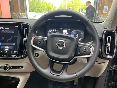 2022 Volvo XC40