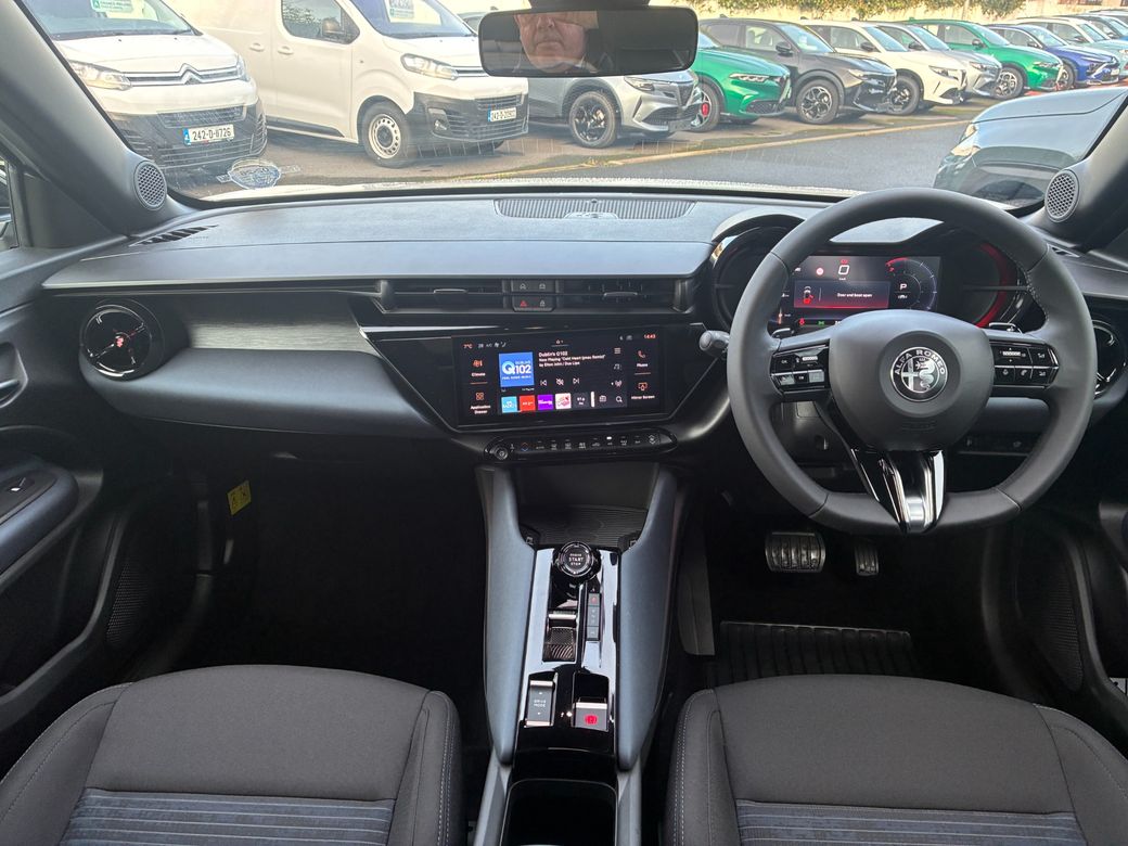 2025 Alfa Romeo Junior