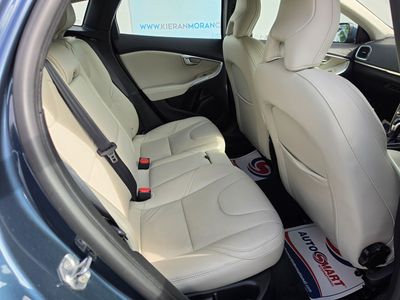 2019 Volvo V40
