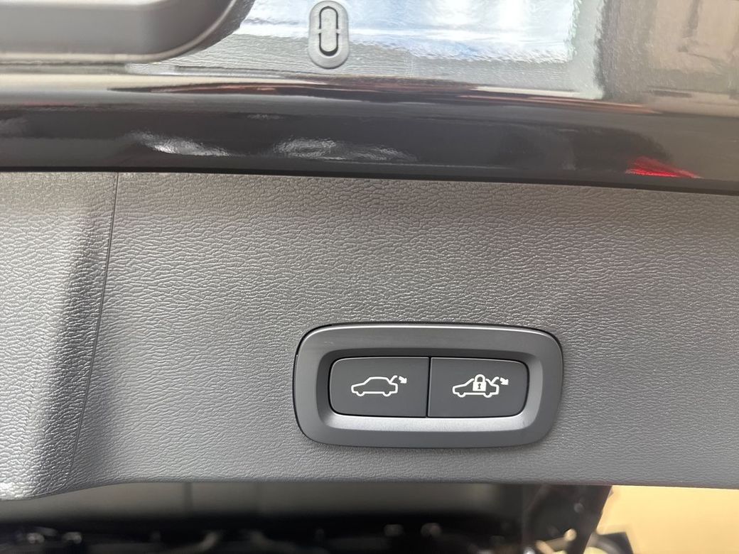 2026 Volvo EX40