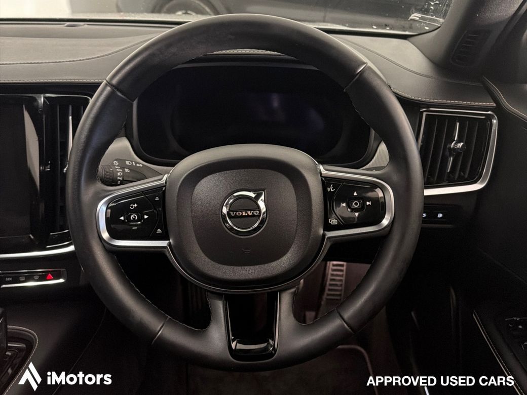 2022 Volvo S90