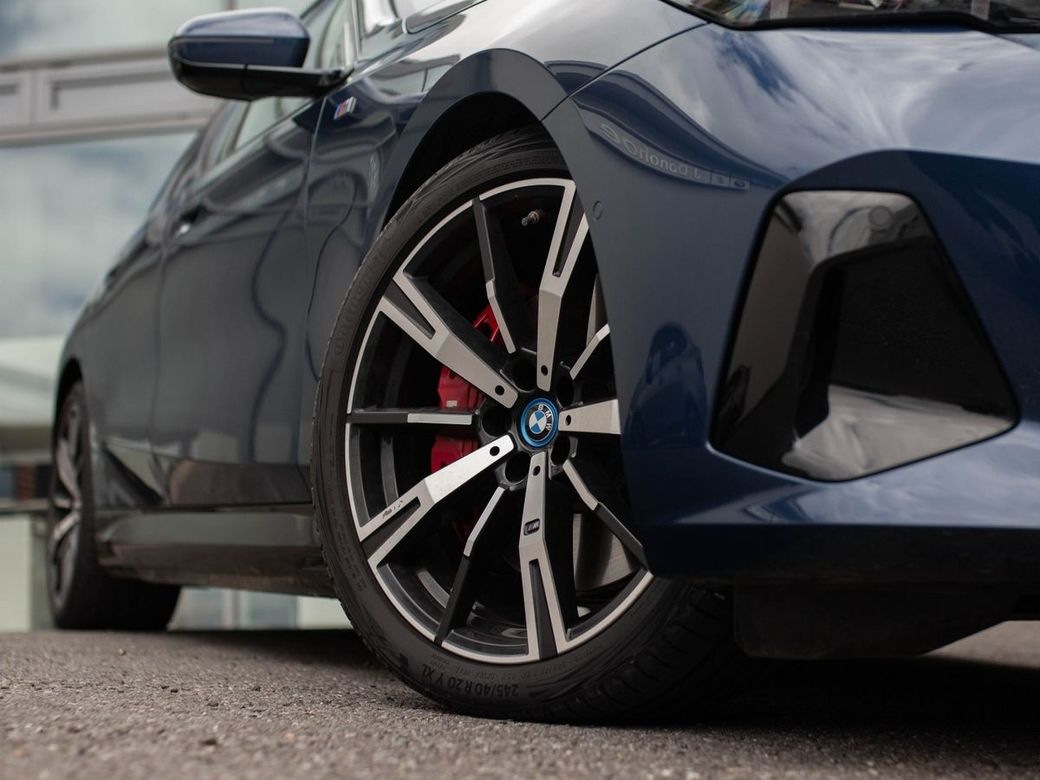 2025 BMW i5