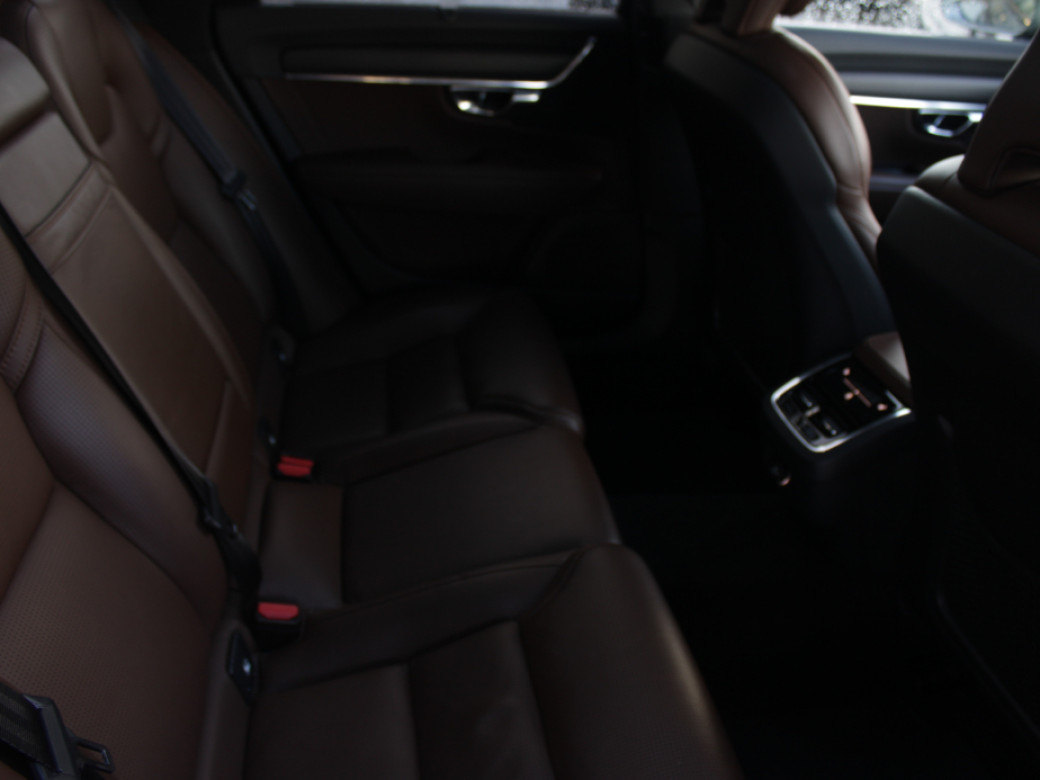 2019 Volvo V90 Cross Country