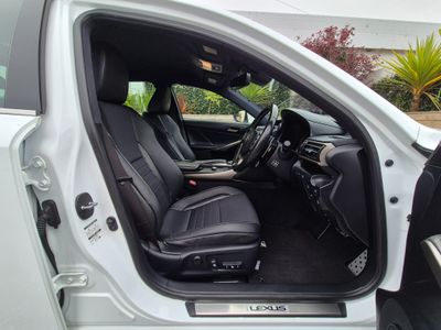 2017 Lexus IS 300h