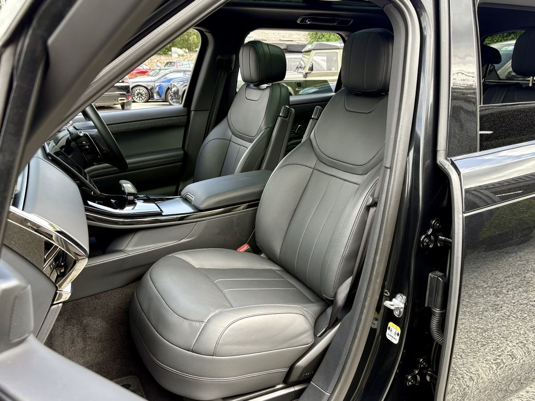 2025 Land Rover Range Rover Sport