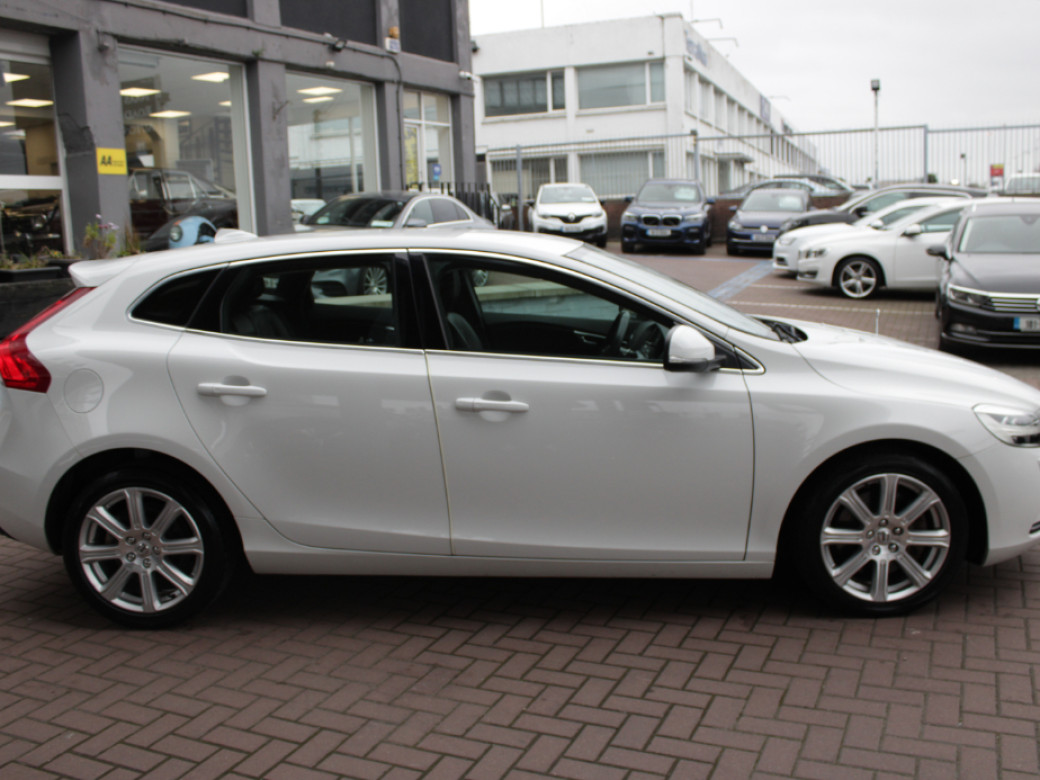 2017 Volvo V40