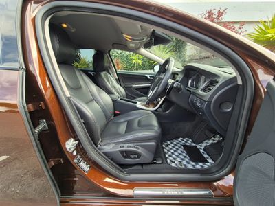 2017 Volvo V60 Cross Country
