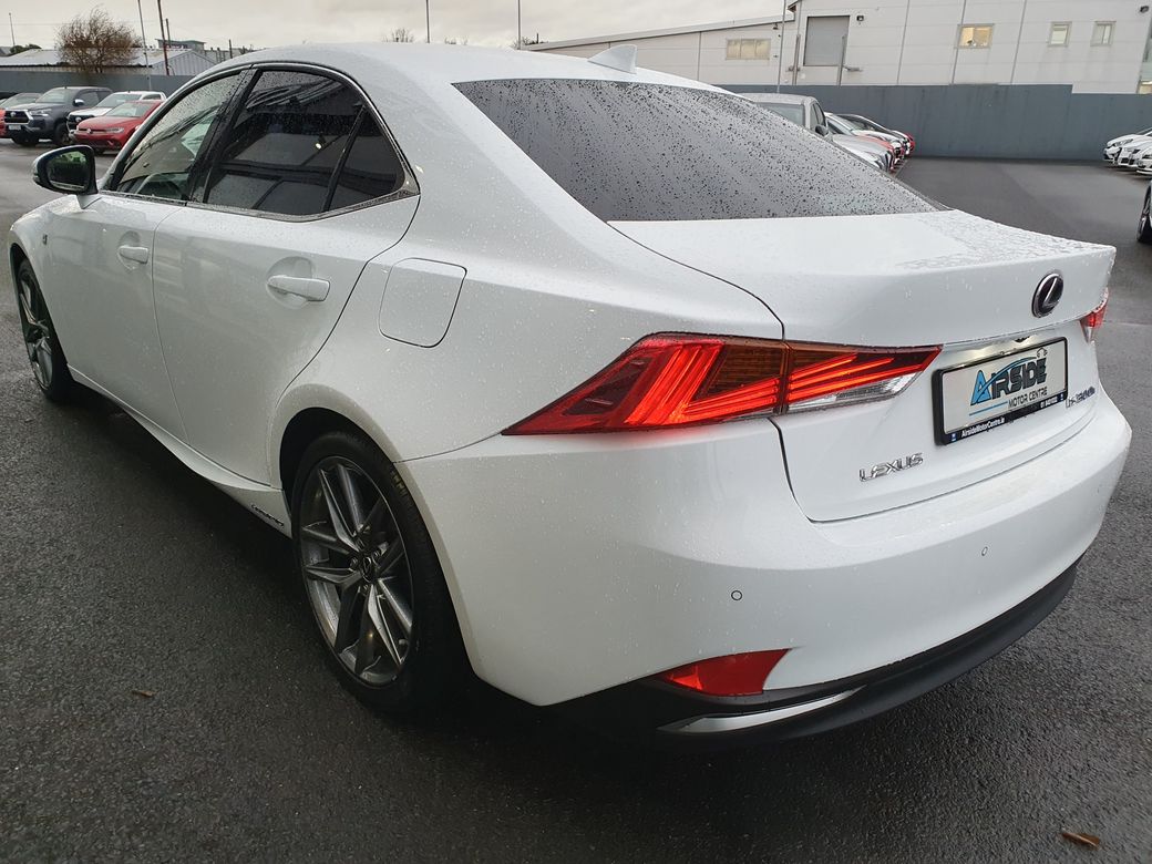2016 Lexus IS 300h