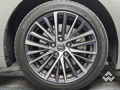 2022 Lexus ES 300h