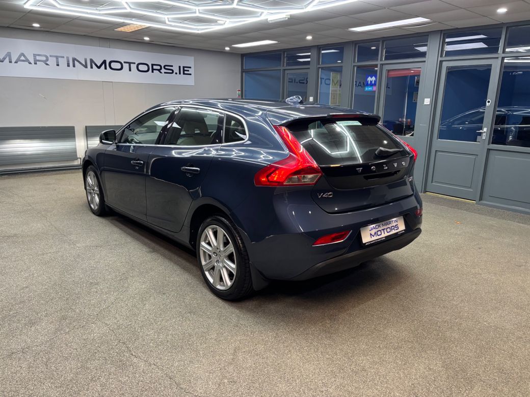 2017 Volvo V40