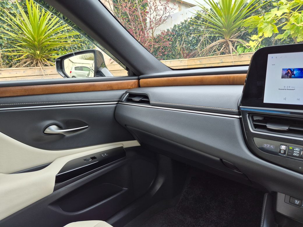 2023 Lexus ES 300h