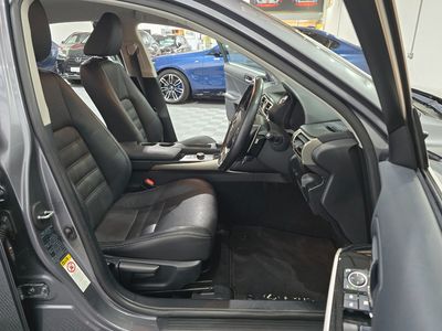 2016 Lexus IS 300h