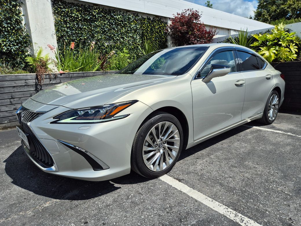 2020 Lexus ES 300h