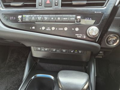 2023 Lexus ES 300h