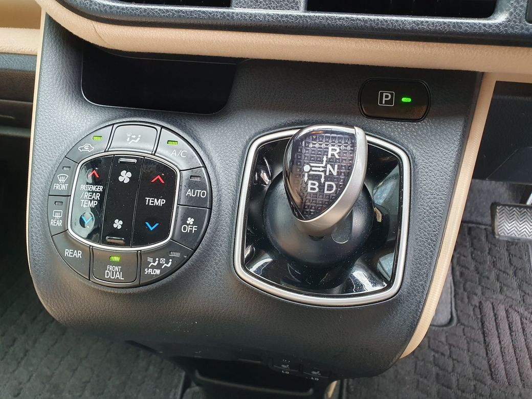 2014 Toyota Noah