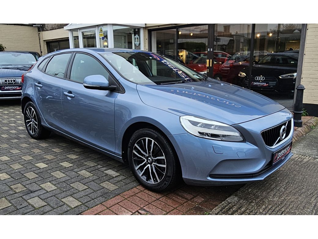 2017 Volvo V40