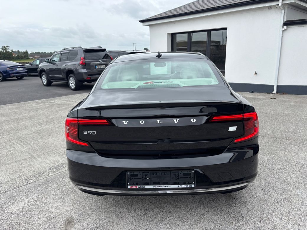 2022 Volvo S90