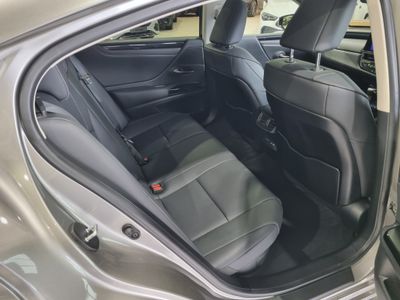 2023 Lexus ES 300h