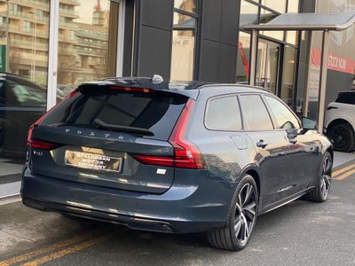 2022 Volvo V90