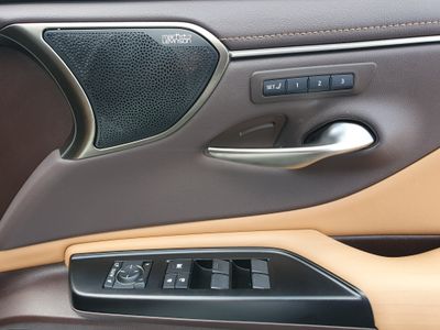2020 Lexus ES 300h
