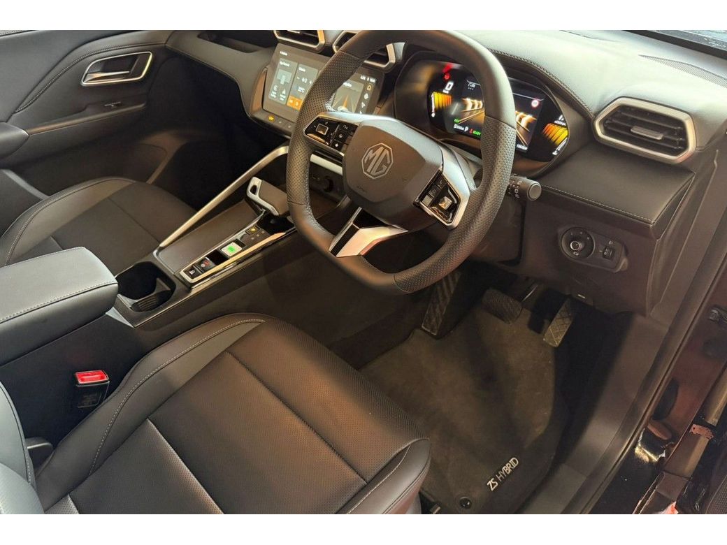 2025 MG ZS