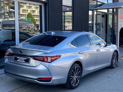 2023 Lexus ES 300h