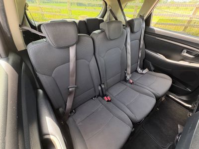2016 Kia Carens