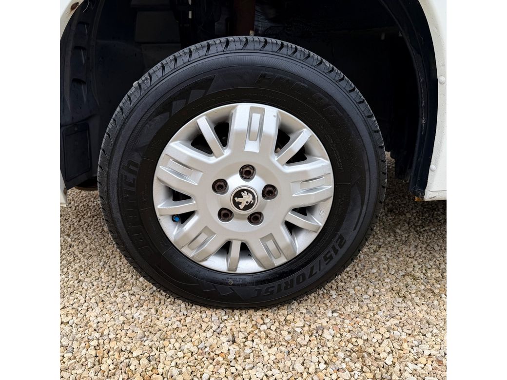 2015 AUTOSLEEPERS NUEVO LOW PROFILE R.H.D MANUAL