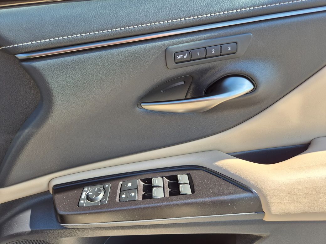 2021 Lexus ES 300h