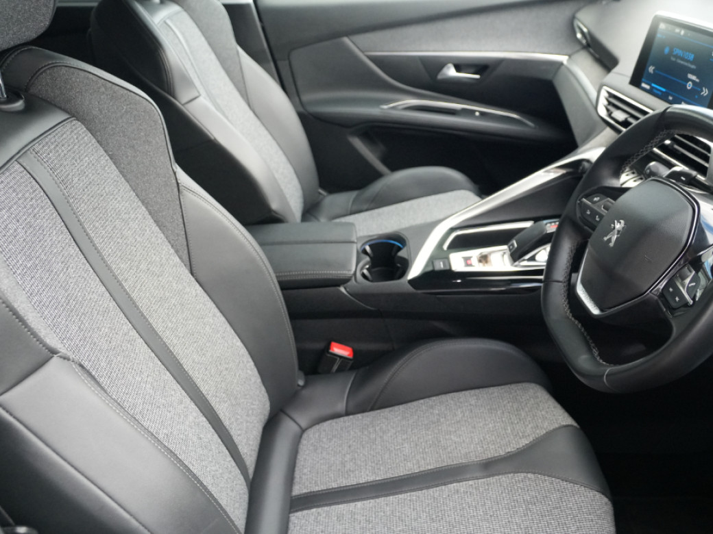 2020 Peugeot 5008