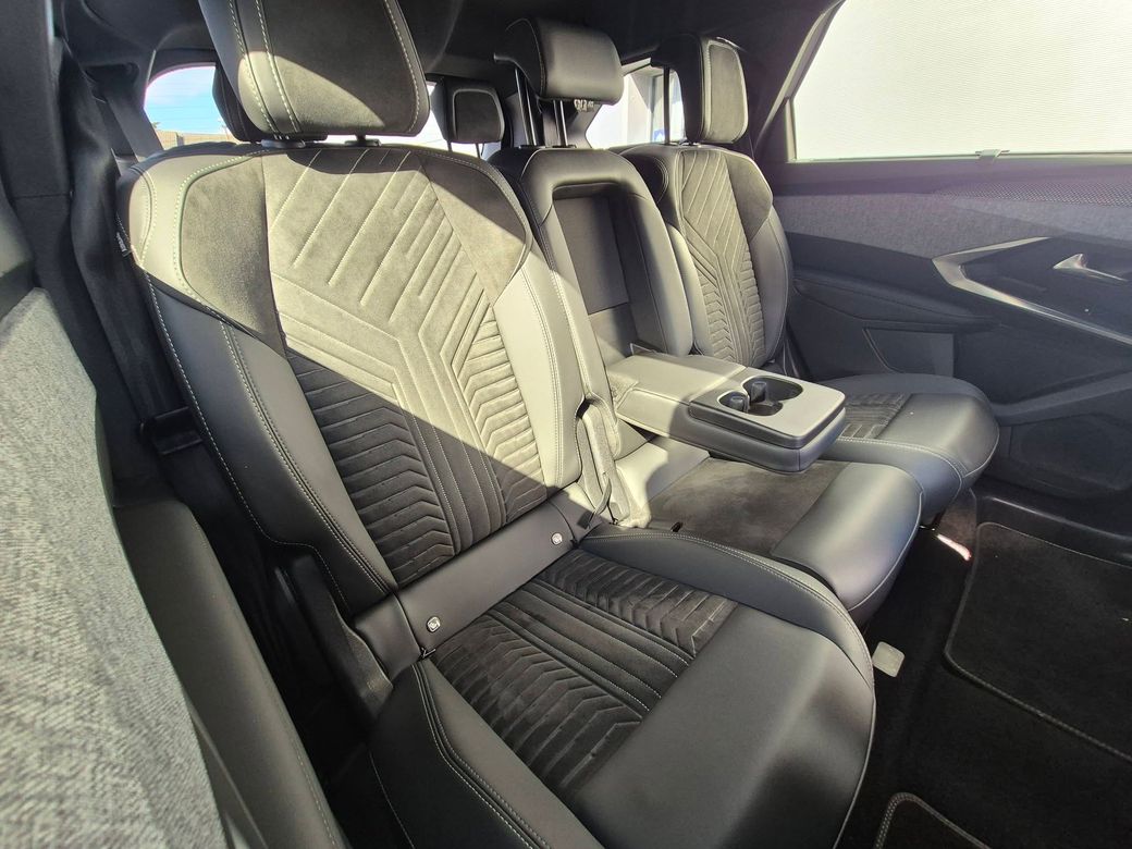 2025 Peugeot 5008