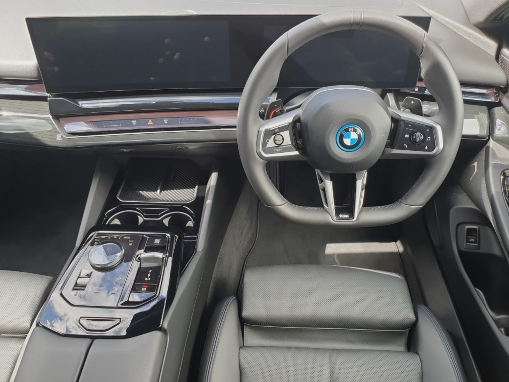 2025 BMW 530