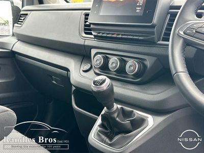 2025 Nissan Primastar