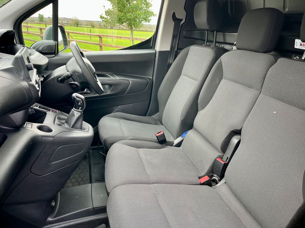 2021 Peugeot Partner
