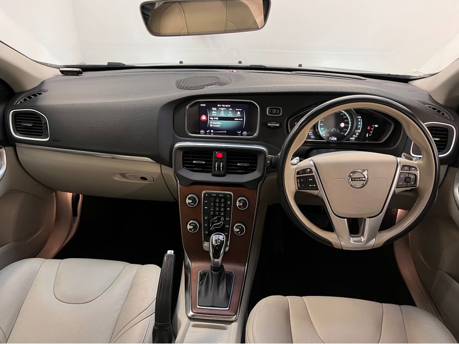 2017 Volvo V40