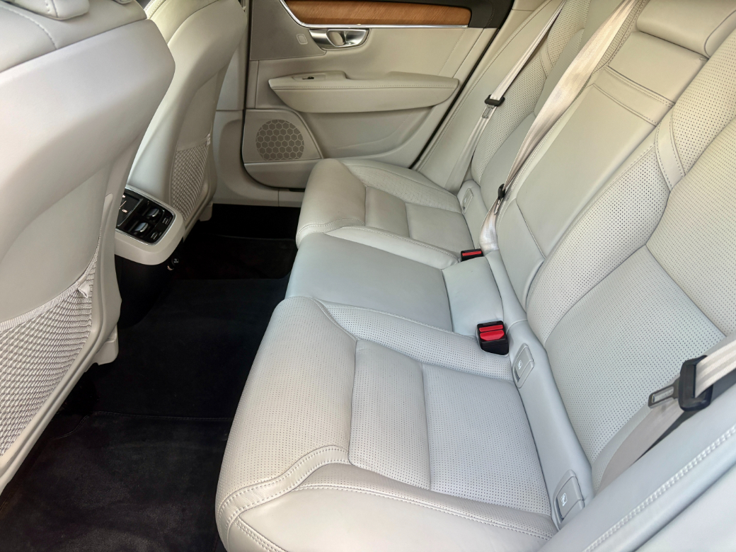 2020 Volvo V90