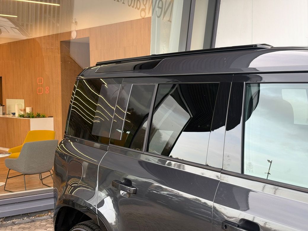 2025 Land Rover Defender 110