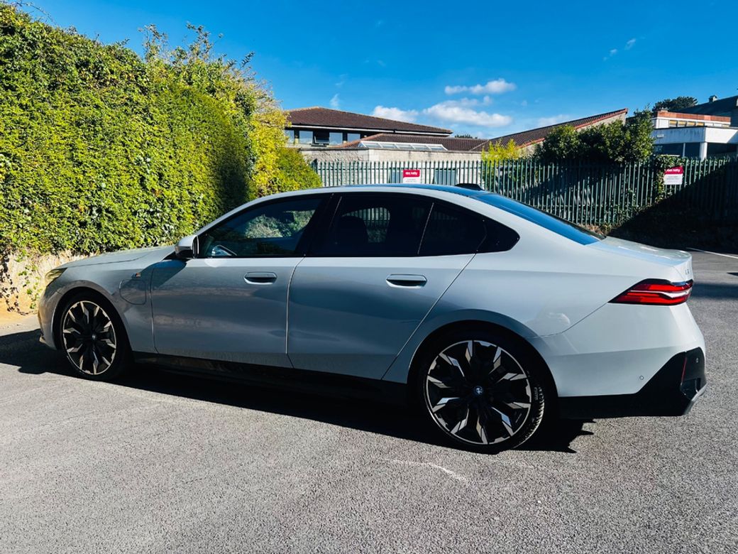 2023 BMW i5