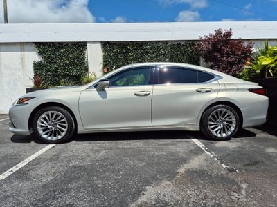 2020 Lexus ES 300h
