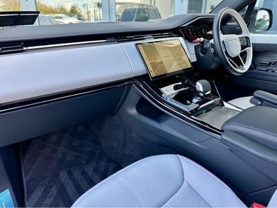2025 Land Rover Range Rover Sport