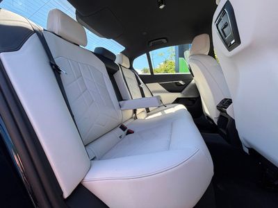 2024 BMW i5