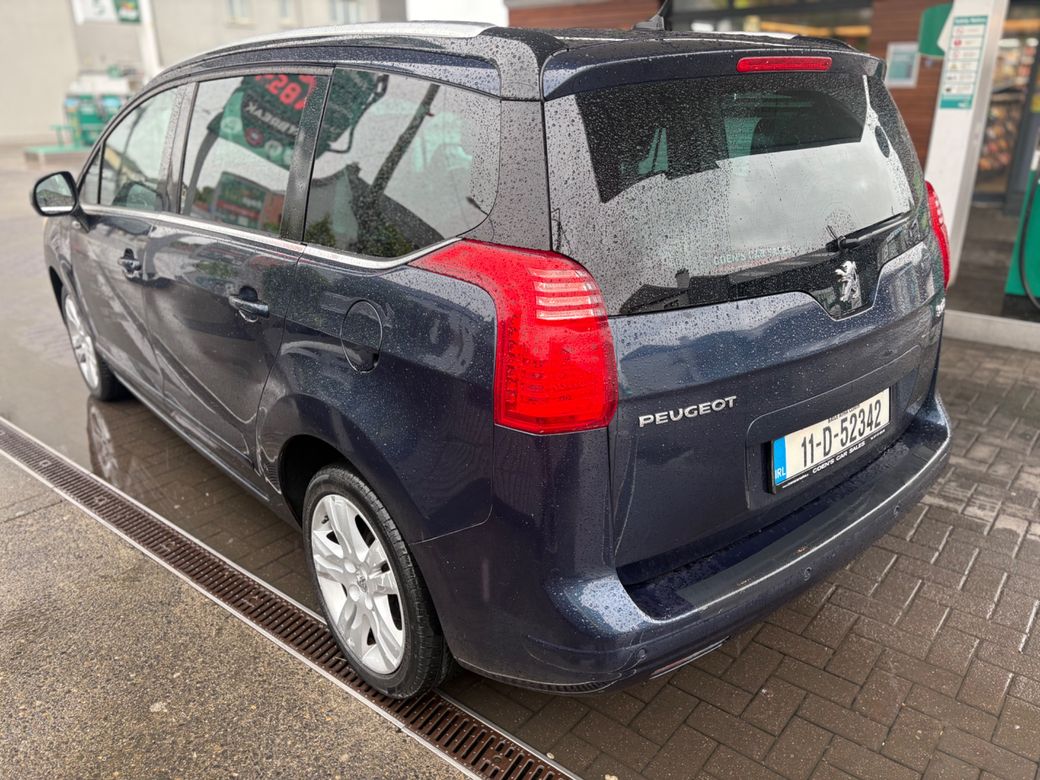 2011 Peugeot 5008