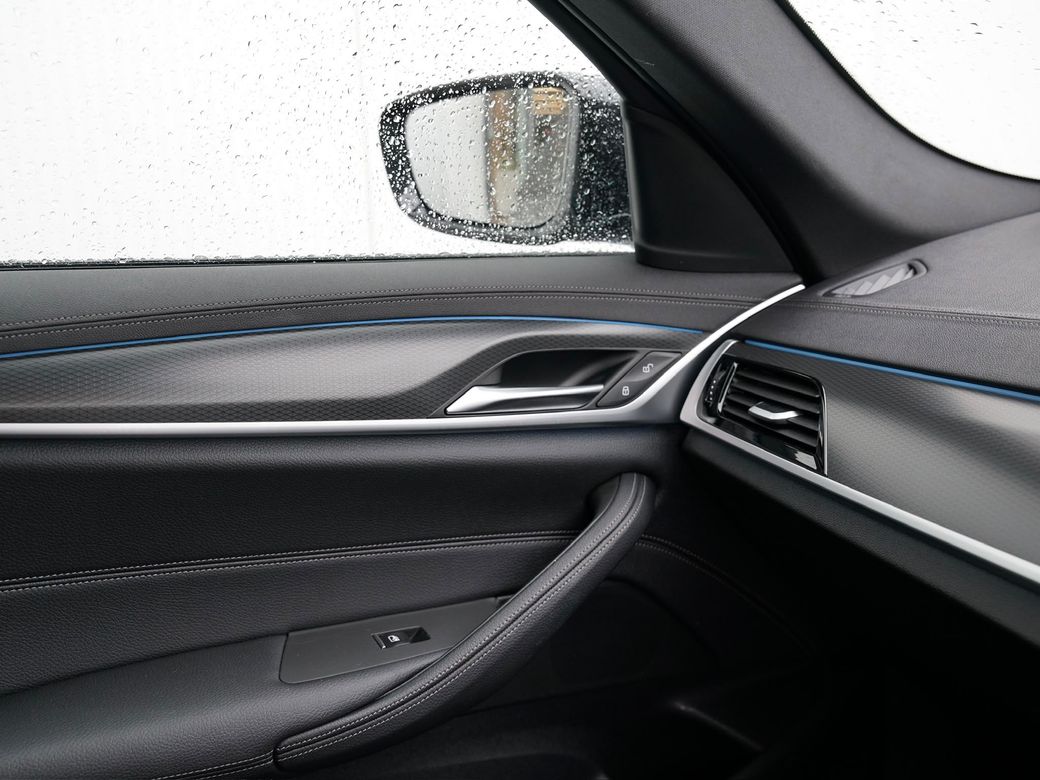 2022 BMW 530